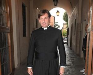 Attentato don Coluccia, Procura Roma apre fascicolo per tentato omicidio