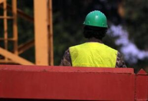 Autista di bus, carpentiere, esperto Ai: le 10 professioni introvabili