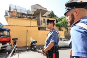 Bimba scomparsa a Firenze, si scava nel cortile dell’ex hotel Astor