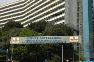 Genova, migliorano le condizioni della donna presa a sassate