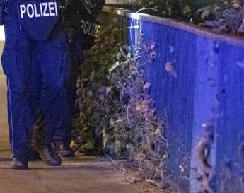 Germania, 16enne accoltella gravemente bambino di 8 anni e si dà fuoco