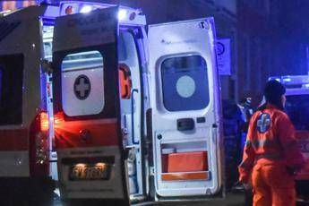 Investito da motrice mentre scarica merce, 60enne muore nel Milanese