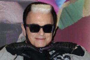 Malgioglio come Arisa cerca marito: “Belloccio e che ami il mio ciuffo”