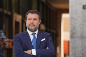 Migranti, Salvini: “Germania paga Ong per portarli in Italia”