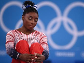 Niente medaglia alla ginnasta nera, Simone Biles: “Razzismo, vergogna” – Video
