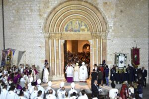 L'Aquila: Perdonanza Celestiniana, aperta la Porta Santa