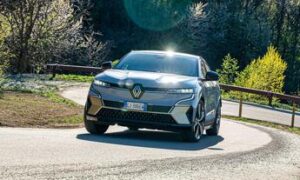 Renault Megane E-Tech electric: nuovi servizi e connettività