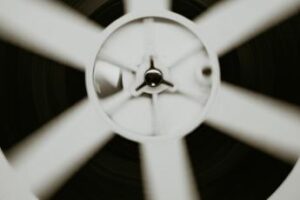 Risucchiato da un ventilatore a Senago, muore operaio di 50 anni