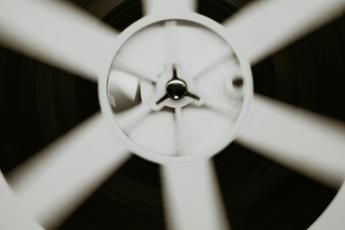 Risucchiato da un ventilatore a Senago, muore operaio di 50 anni