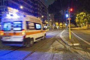 Roma, incidente in scooter sulla Colombo: morto 19enne