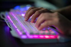 Russia: “Noi dietro cyberattacchi in Ue? Agli Usa piace accusarci di tutti i peccati mortali”