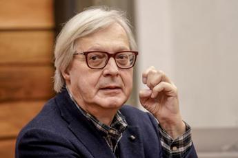 Sgarbi e il quadro rubato: “Accuse Report? Loro arma è il sospetto, rispondo solo a magistratura”