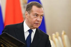 Ucraina, Medvedev: “Guerra Nato contro Russia, Kiev può sparire”