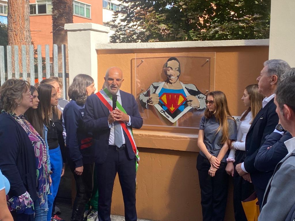 Pescara, inaugurata l’opera dedicata a Willy Monteiro dopo il ripristino