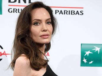 Angelina Jolie: “In Israele atto di terrorismo, ma non giustifica bombe su Gaza”