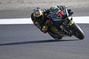 Bezzecchi e l’infortunio, pilota operato dopo frattura alla clavicola: come sta