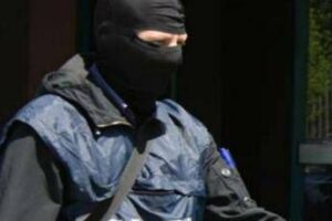 Bolzano, 15enne arrestato per terrorismo: “Era pronto a colpire con gruppo satanista e suprematista”