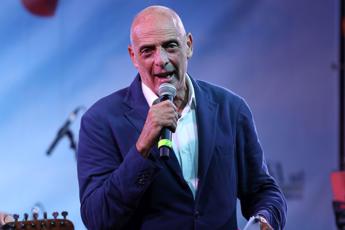 Brosio: “Sogno una donna con cui fare famiglia, mi manca mia mamma”