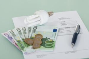 Caro Bollette, autunno da incubo per italiani: ecco i possibili rincari
