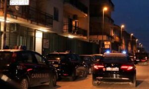Caserta, aveva picchiato e sequestrato la moglie in garage: fermato 35enne