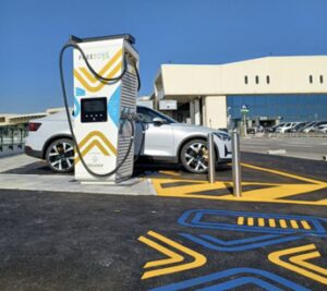 Dopo Linate anche a Malpensa le colonnine di ricarica ultrafast firmate Free To X