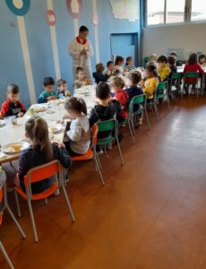 Dussmann Service: riprende anche a Latina il servizio di ristorazione scolastica. Non solo pasti, sempre più bio, ma attenzione all’inclusione e sostenibilità.