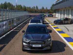 Ford Driving University: tornano i corsi di guida riservati ai possessori di Mustang Mach-E