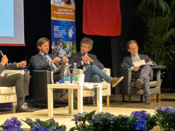 Fusaro: “Se non si premia il merito vanno avanti i parassiti”