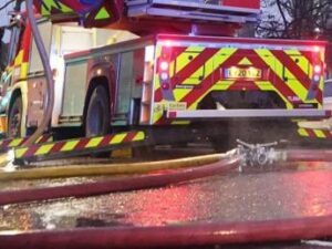 Gb, fulmine su serbatoio biogas: enorme palla di fuoco nel cielo dell’Oxfordshire