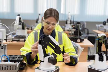 Intelligenza artificiale? Oltre metà italiani preoccupata per taglio stipendi e posti di lavoro