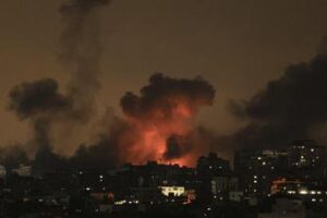 Israele, almeno 1200 morti. A Gaza “colpiti 450 obiettivi”. Razzi dalla Striscia