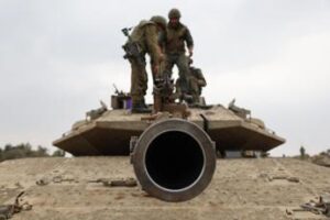 Israele, sale la tensione con il Libano: colpiti obiettivi Hezbollah