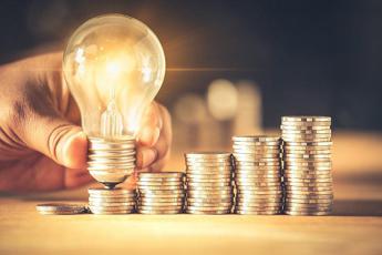 Italiani e risparmio energetico: il 60% ha cambiato stile di vita