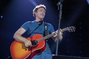James Blunt presenta il nuovo album e parla della guerra: “Ecco quello che successe in Kosovo”
