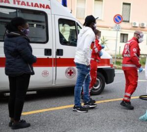 Manovra 2024, extracomunitari dovranno pagare 2mila euro per iscrizione Ssn