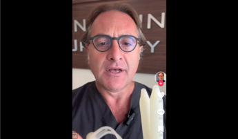 Medici star su TikTok, il chirurgo: “Spiego protesi al pene e rompo tabù”