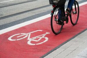 Micromobilità sostenibile, quali sono le città italiane con più piste ciclabili