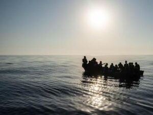 Migranti, nuovi arrivi a Lampedusa: cinque sbarchi nella notte