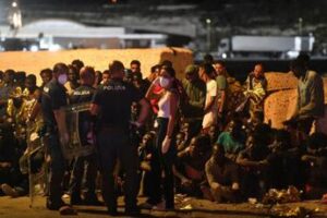 Naufragio a Lampedusa, morta bimba di 2 anni: si cercano dispersi