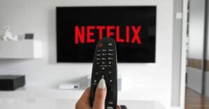 Netflix aumenta i prezzi e sorprende gli investitori con nuovi abbonati, successo globale per One Piece