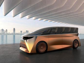 Nissan presenta l’HyperTourer, un concept sostenibile