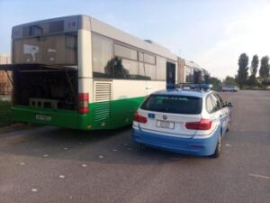 Padova, a fuoco bus vicino fermata scuola: in salvo 50 studenti