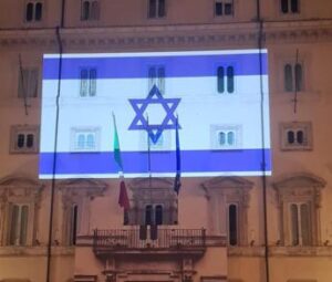 Palazzo Chigi illuminato con i colori della bandiera di Israele
