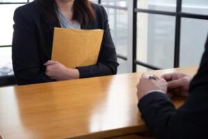 Salario minimo, Cnel approva documento a maggioranza. Opposizioni all’attacco
