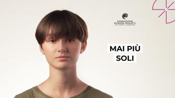 Salute, report ‘Mai più soli’: adolescenti poco resilienti soffrono pressione sociale