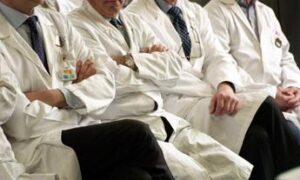 Sanità, più professionisti si sono aggiornati, ma 1 su 3 non in regola con crediti Ecm