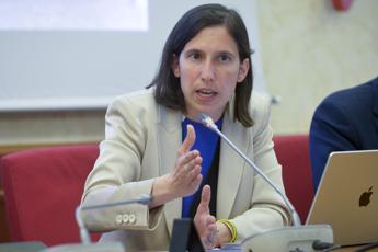 Schlein: “Governo fa festa ad Atreju ma lascia 900mila famiglie in povertà”