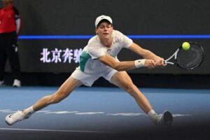 Sinner batte Alcaraz in semifinale Atp Pechino: Jannik diventa numero 4 del mondo