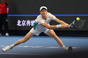 Sinner batte Alcaraz in semifinale Atp Pechino: Jannik diventa numero 4 del mondo