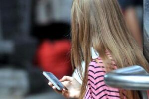 Social challenge, i rischi per la Gen Z: “Coinvolti in 243mila tra 11 e 17 anni”